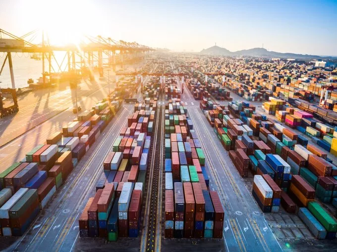 Containertransport: Effizienz und Innovation in der Logistik mit Ally Logistic