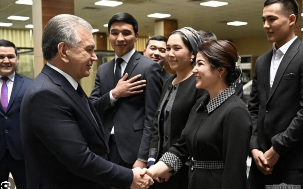 Präsident Usbekistan Shavkat Mirziyoyev: Ein Blick auf seine Führung und Leistungen